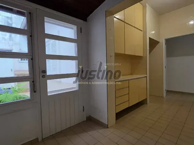 Casa com 225m², para alugar, no bairro Centro em Itanhaém
