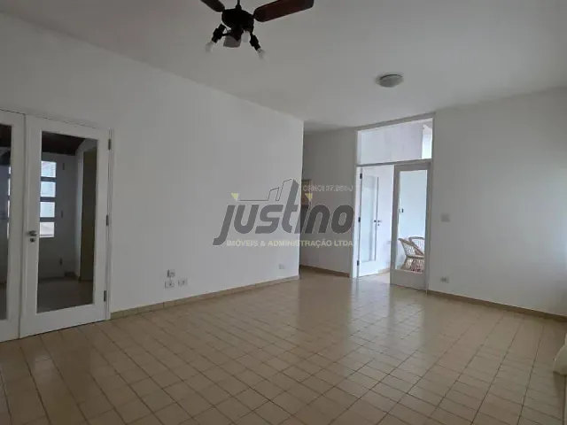 Casa com 225m², para alugar, no bairro Centro em Itanhaém