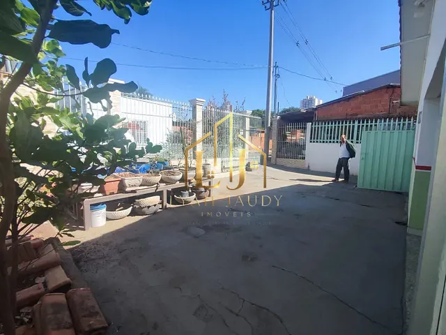 Casa com 360m² 2 quartos e 2 banheiros, à venda, no bairro Bosque da Saúde em Cuiabá