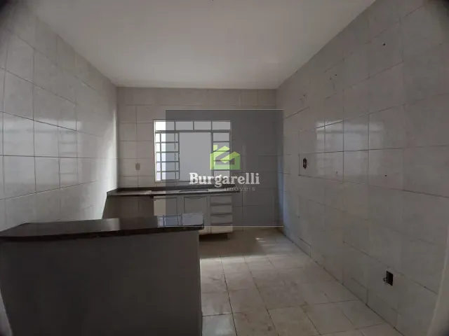 Casa 2 quartos e 1 banheiro, para alugar, no bairro Jardim Campestre II em Lavras