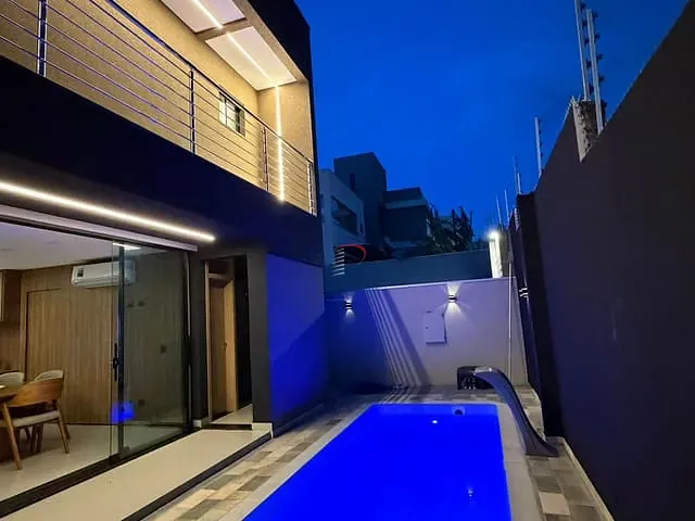 Casa com 252m² 3 quartos e 5 banheiros, à venda, no bairro Conjunto Habitacional Alexandre Urbanas em Londrina
