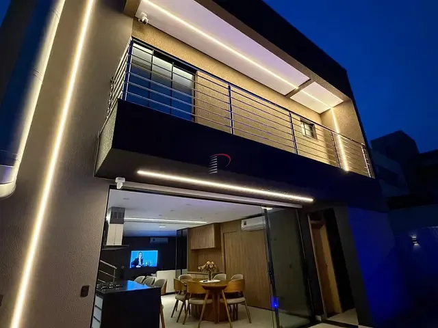 Casa com 252m² 3 quartos e 5 banheiros, à venda, no bairro Conjunto Habitacional Alexandre Urbanas em Londrina