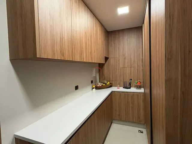 Casa com 252m² 3 quartos e 5 banheiros, à venda, no bairro Conjunto Habitacional Alexandre Urbanas em Londrina
