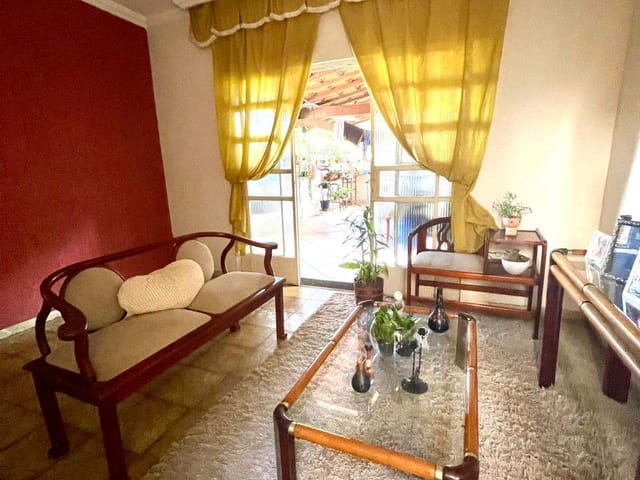 Casa 4 quartos e 4 banheiros, à venda, no bairro Belmonte em Belo Horizonte