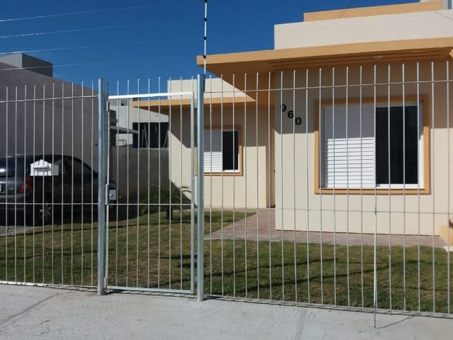 Casa com 250m² 3 quartos e 2 banheiros, à venda, no bairro Laranjal em Pelotas