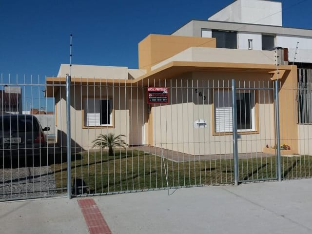 Casa com 250m² 3 quartos e 2 banheiros, à venda, no bairro Laranjal em Pelotas
