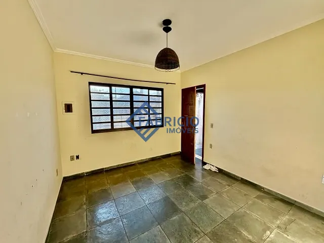 Casa 2 quartos e 2 banheiros, para alugar, no bairro João XXIII em Vinhedo