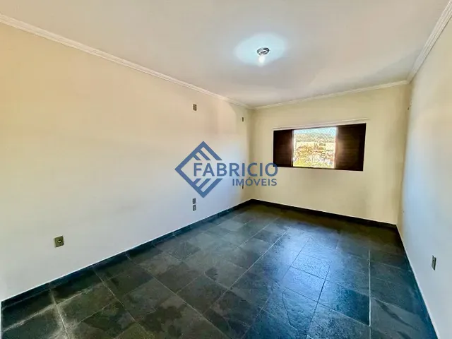 Casa 2 quartos e 2 banheiros, para alugar, no bairro João XXIII em Vinhedo