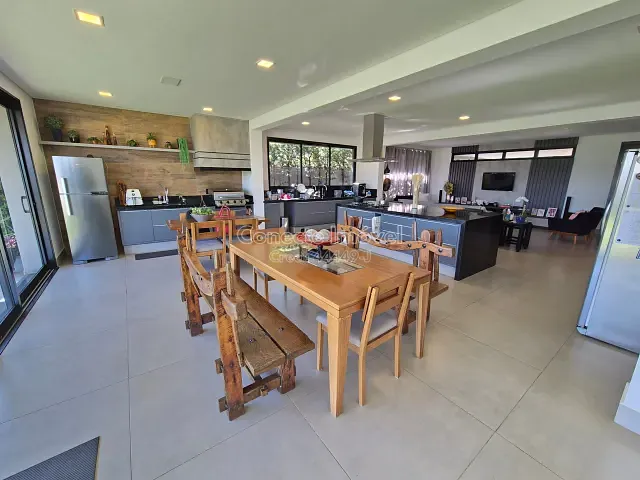 Casa 3 quartos e 4 banheiros, à venda, no bairro Condomínio Residencial Lago da Barra em Jaguariúna