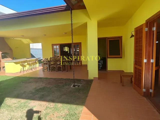 Casa com 800m² 3 quartos e 4 banheiros, à venda ou para alugar, no bairro Medeiros em Jundiaí