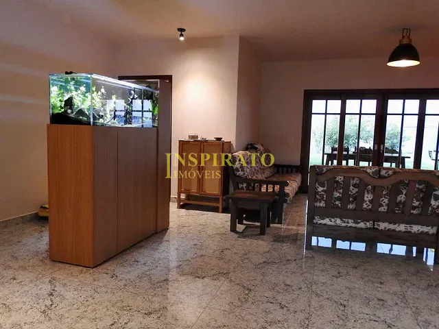 Casa com 800m² 3 quartos e 4 banheiros, à venda ou para alugar, no bairro Medeiros em Jundiaí
