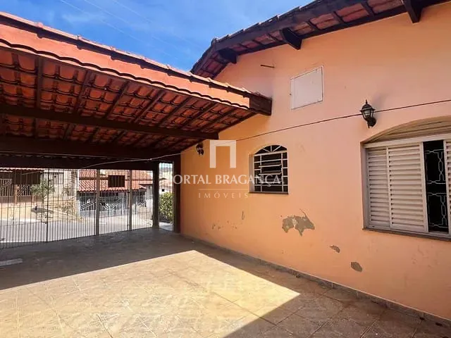 Casa com 175m² 2 quartos e 2 banheiros, à venda, no bairro Vila Mota em Bragança Paulista