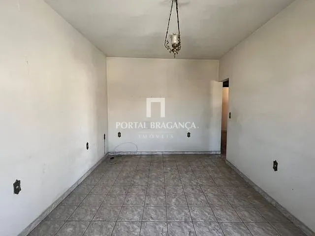 Casa com 175m² 2 quartos e 2 banheiros, à venda, no bairro Vila Mota em Bragança Paulista