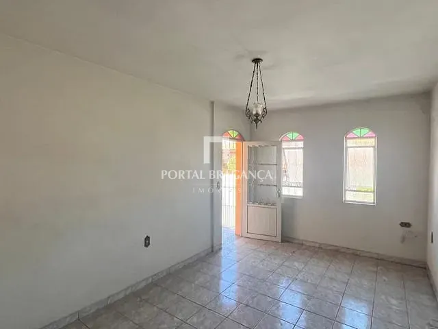 Casa com 175m² 2 quartos e 2 banheiros, à venda, no bairro Vila Mota em Bragança Paulista