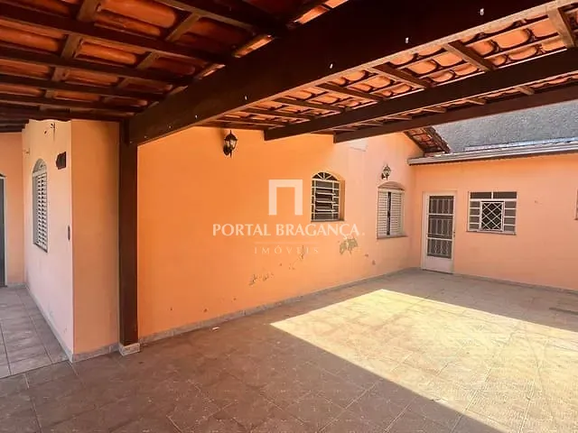 Casa com 175m² 2 quartos e 2 banheiros, à venda, no bairro Vila Mota em Bragança Paulista