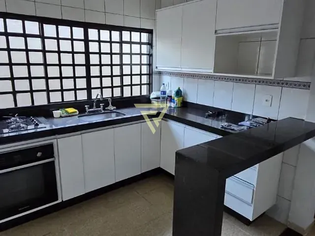 Casa com 197m² 4 quartos e 5 banheiros, à venda, no bairro Planalto Verde em Ribeirão Preto