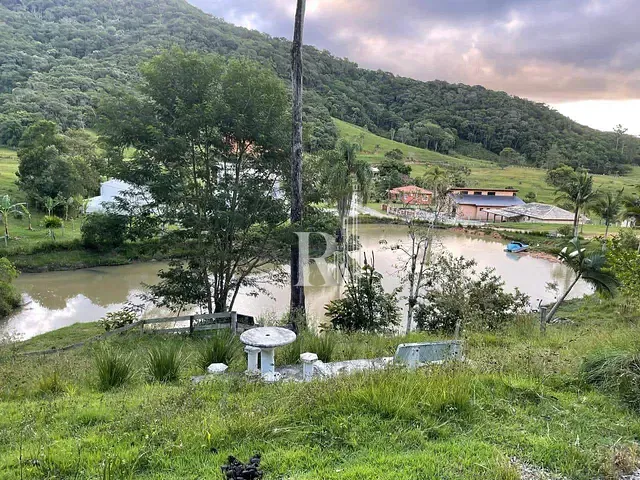 Casa com 700m² 5 quartos e 1 banheiro, à venda, no bairro Timbé em Tijucas