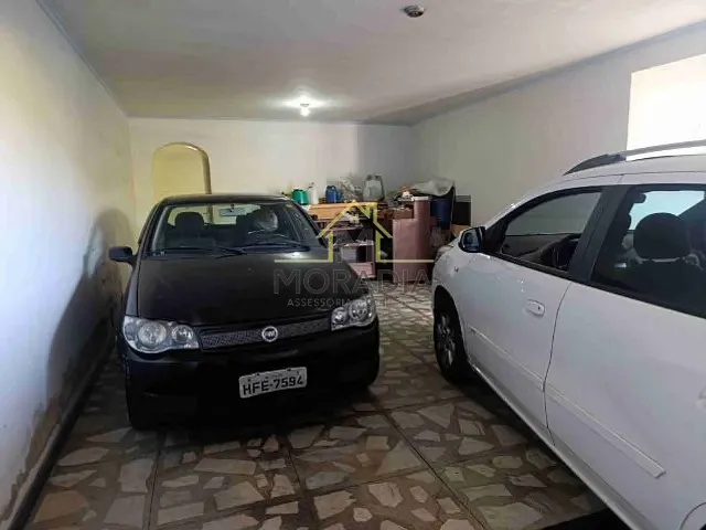 Casa com 376m² 3 quartos e 2 banheiros, à venda, no bairro Centro em Guaxupé