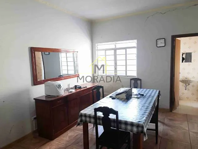 Casa com 376m² 3 quartos e 2 banheiros, à venda, no bairro Centro em Guaxupé