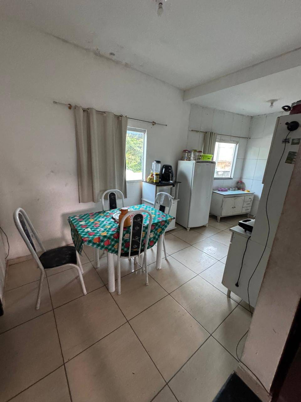 Casa à venda com 3 quartos, 240m² - Foto 2