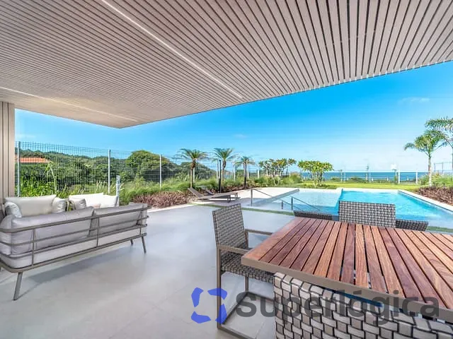 Casa com 1330m², à venda, no bairro Praia do Estaleiro em Balneário Camboriú