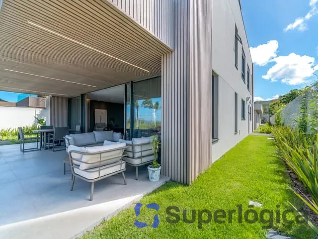 Casa com 1330m², à venda, no bairro Praia do Estaleiro em Balneário Camboriú