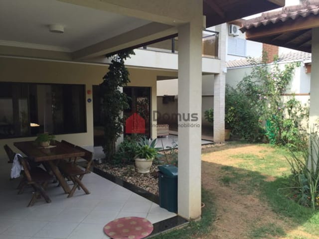 Casa com 304m², à venda, no bairro Centro em Tremembé