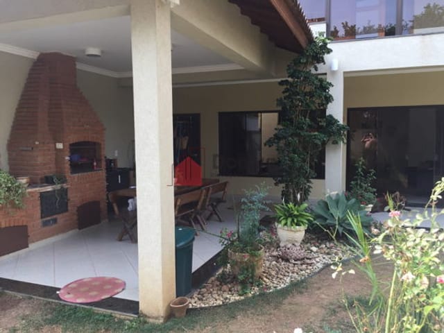 Casa com 304m², à venda, no bairro Centro em Tremembé