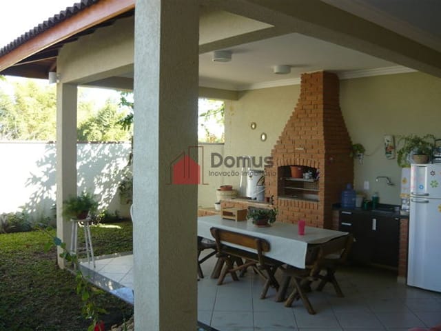 Casa com 304m², à venda, no bairro Centro em Tremembé