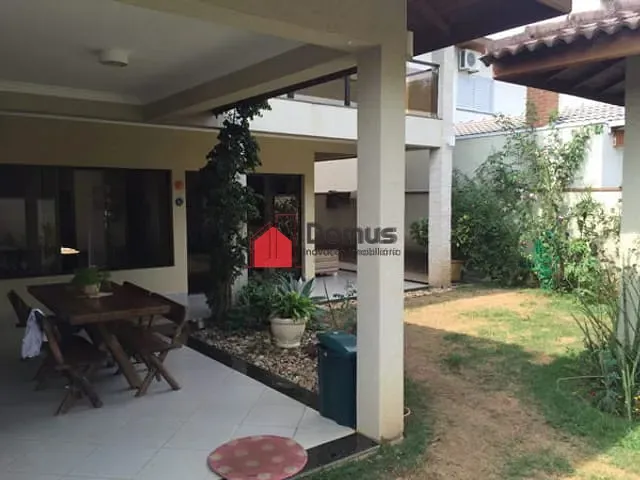Casa com 304m², à venda, no bairro Centro em Tremembé