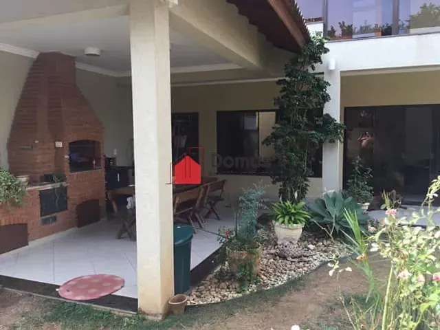Casa com 304m², à venda, no bairro Centro em Tremembé