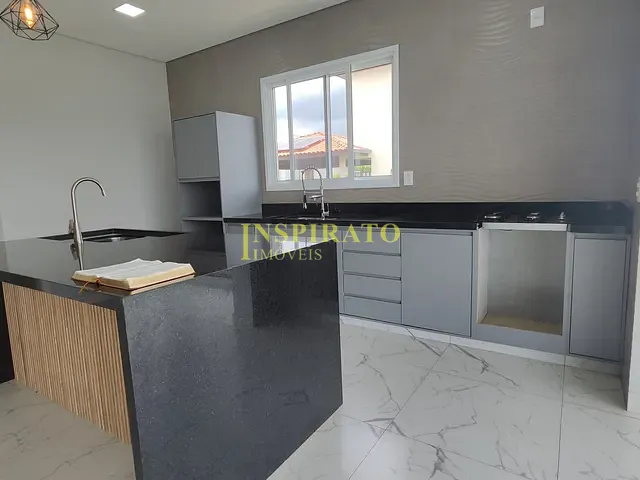Casa 3 quartos e 4 banheiros, para alugar, no bairro Medeiros em Jundiaí