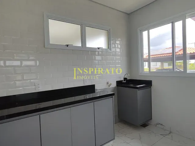Casa 3 quartos e 4 banheiros, para alugar, no bairro Medeiros em Jundiaí
