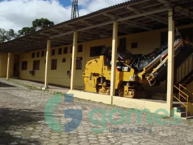 Prédio com 1500m² 1 quarto e 6 banheiros, para alugar, no bairro Portão em Curitiba