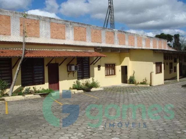 Prédio com 1500m² 1 quarto e 6 banheiros, para alugar, no bairro Portão em Curitiba
