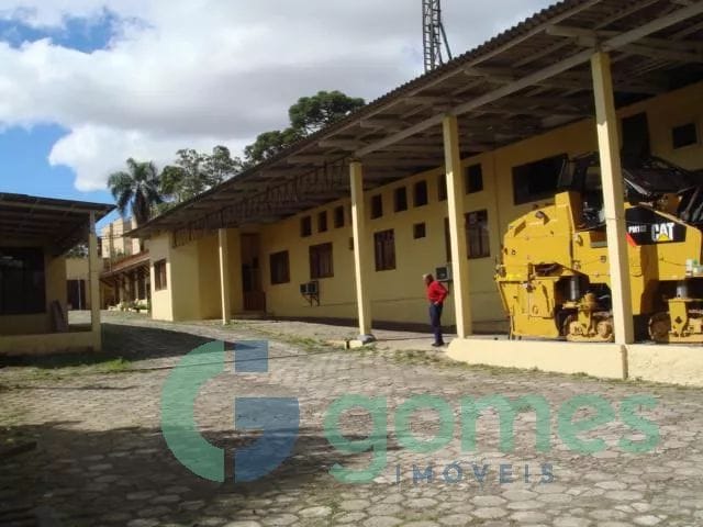 Prédio com 1500m² 1 quarto e 6 banheiros, para alugar, no bairro Portão em Curitiba