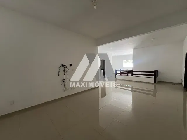 Casa com 735m² 5 quartos e 3 banheiros, à venda, no bairro Centro em Araçuaí