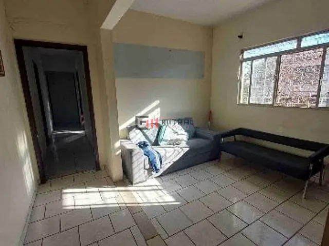 Casa com 573m² 3 quartos e 2 banheiros, à venda, no bairro Amaro em Londrina