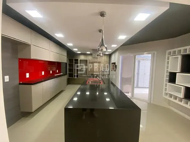 Casa com 300m² 3 quartos e 4 banheiros, à venda, no bairro Colina do Sol em Pelotas