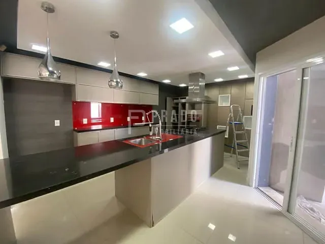 Casa com 300m² 3 quartos e 4 banheiros, à venda, no bairro Colina do Sol em Pelotas
