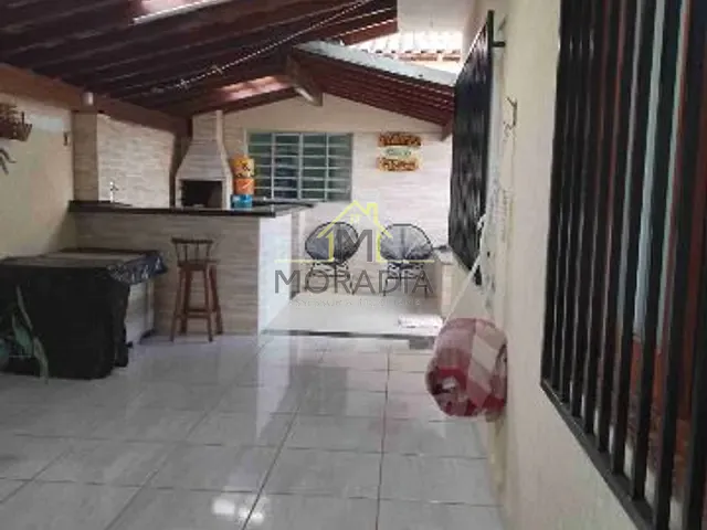 Casa com 366m² 2 quartos e 2 banheiros, à venda, no bairro Nova Orquídea em Guaxupé