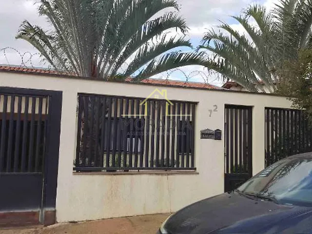 Casa com 366m² 2 quartos e 2 banheiros, à venda, no bairro Nova Orquídea em Guaxupé