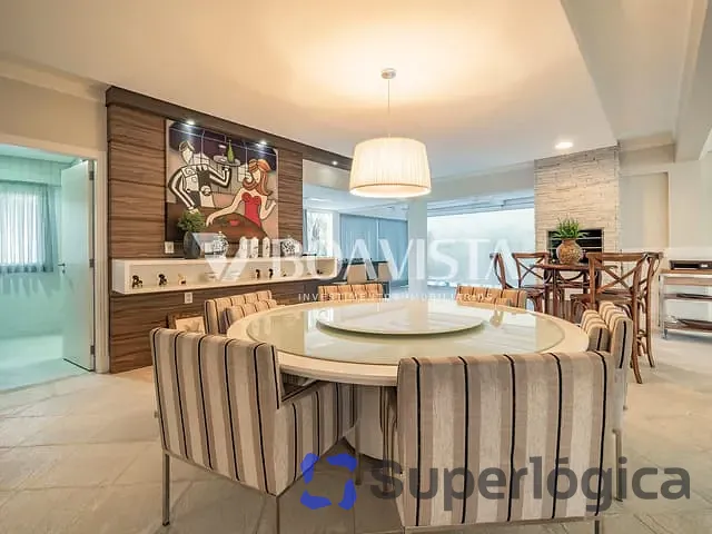 Casa com 784m² 4 quartos e 5 banheiros, à venda, no bairro Praia do Estaleiro em Balneário Camboriú