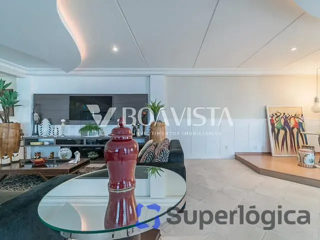 Casa com 784m² 4 quartos e 5 banheiros, à venda, no bairro Praia do Estaleiro em Balneário Camboriú