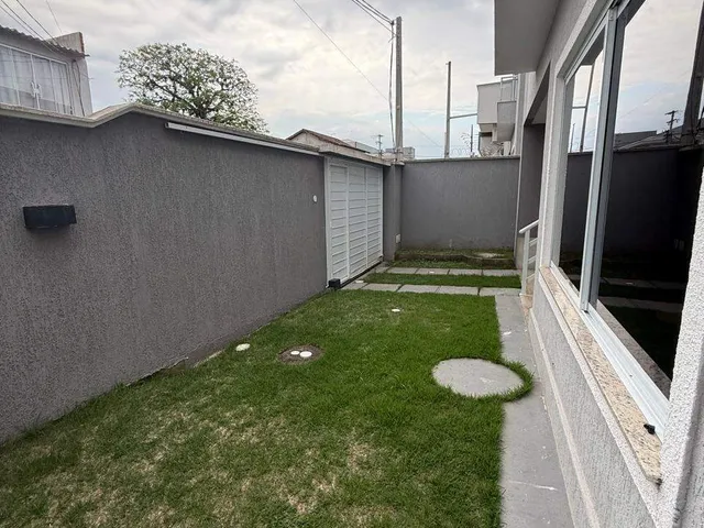 Casa com 140m² 3 quartos e 4 banheiros, para alugar, no bairro Costazul em Rio das Ostras