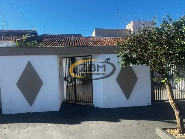 Sobrado com 250m² 4 quartos e 3 banheiros, para alugar, no bairro Universitário em Londrina