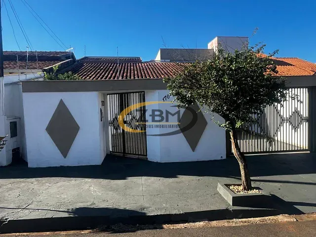 Sobrado com 250m² 4 quartos e 3 banheiros, para alugar, no bairro Universitário em Londrina