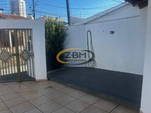 Sobrado com 250m² 4 quartos e 3 banheiros, para alugar, no bairro Universitário em Londrina