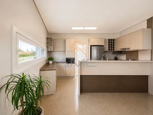 Casa 3 quartos e 3 banheiros, para alugar, no bairro Laranjal em Pelotas