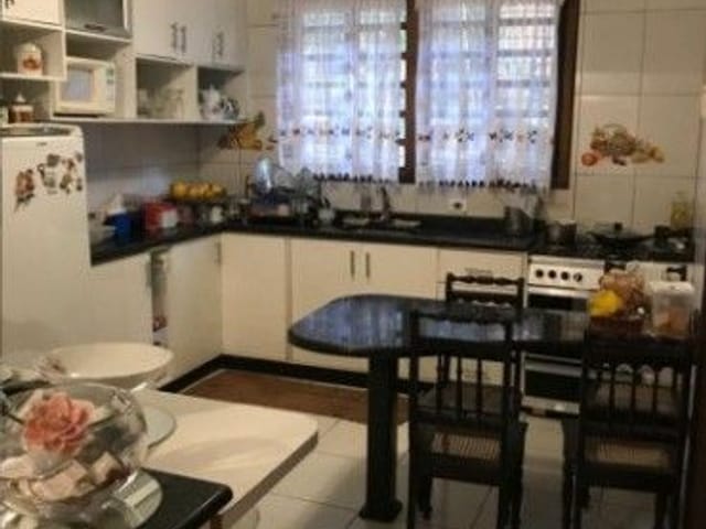 Casa com 390m² 3 quartos e 1 banheiro, à venda, no bairro Uberaba em Curitiba